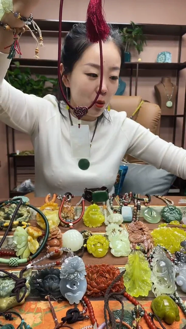 未镶嵌岫玉吊坠·