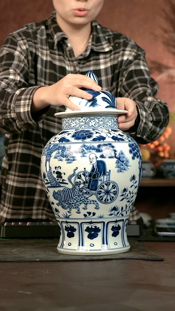 手绘 高温现代瓷 柴窑 人物将军罐43*13CM