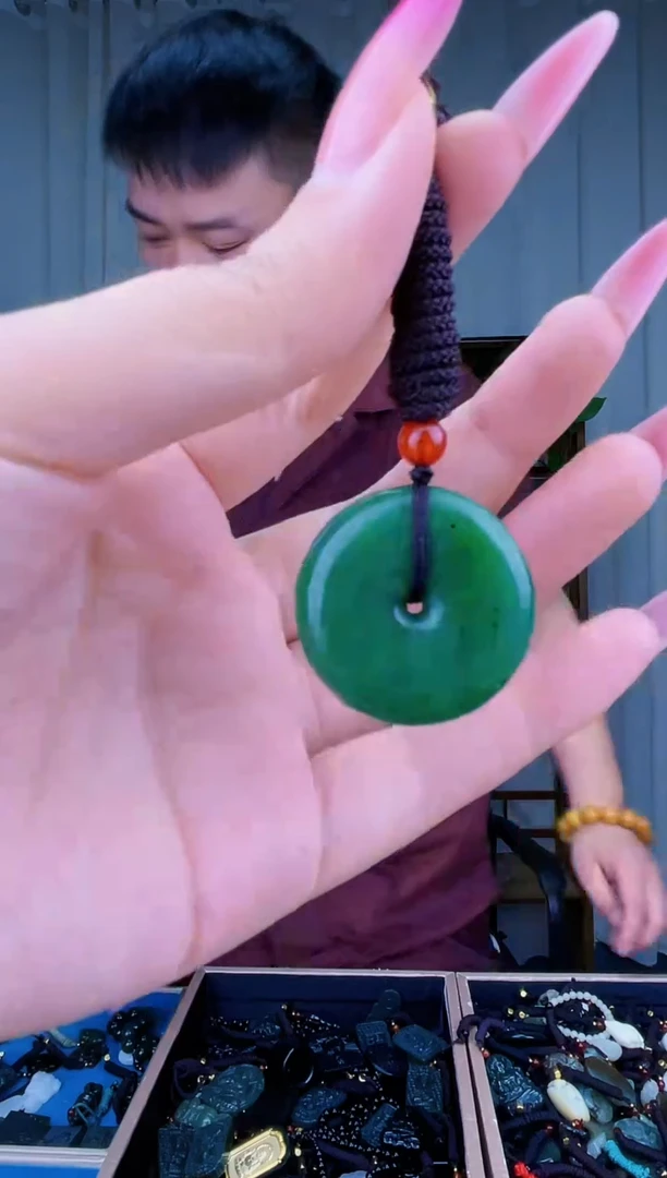 和田玉未镶嵌挂件小**儿拍一发一，多样性发货！