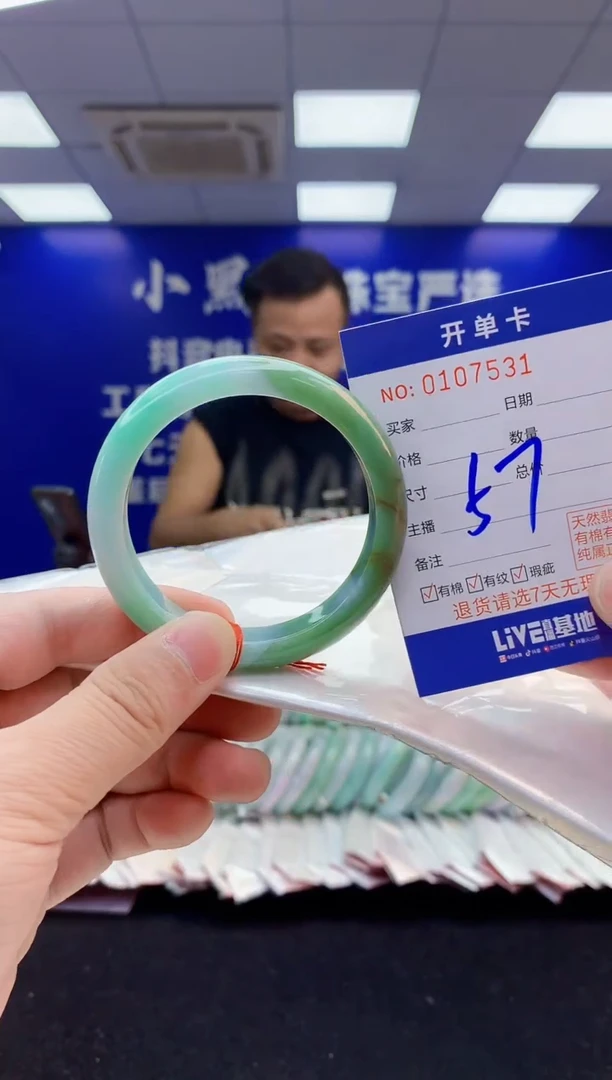 翡翠手镯未镶嵌2天然翡翠默认有瑕完美主义者勿拍