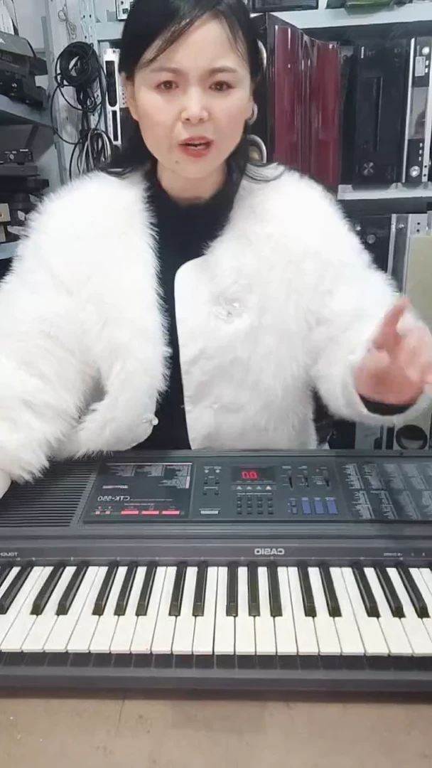 8新电子琴一台，不包邮费