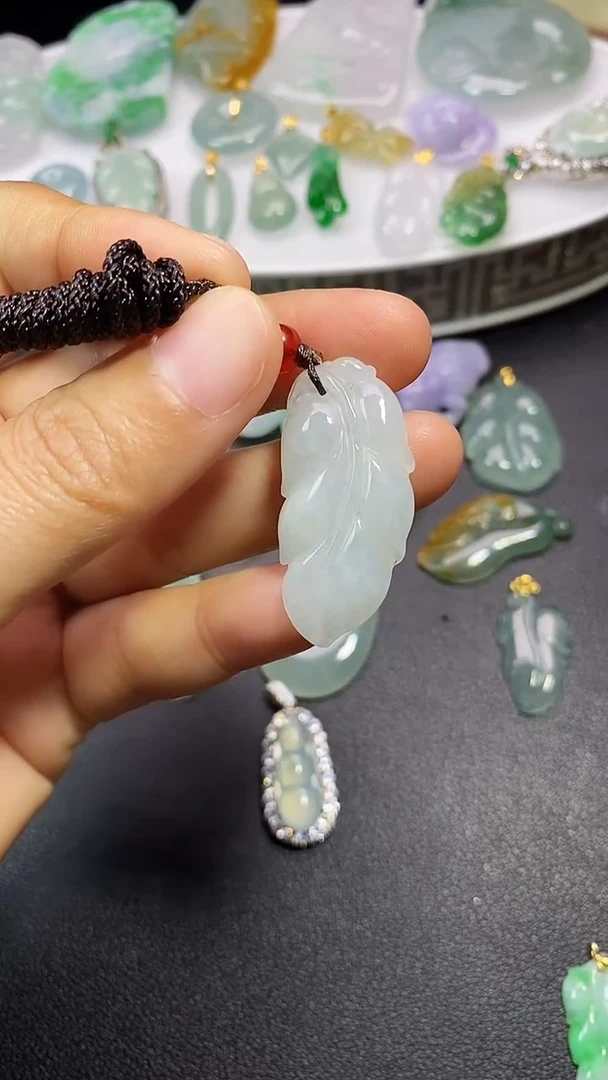 颈饰未镶嵌翡翠吊坠