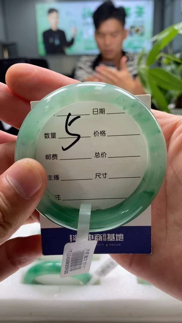 未镶嵌手镯石英质玉50+5