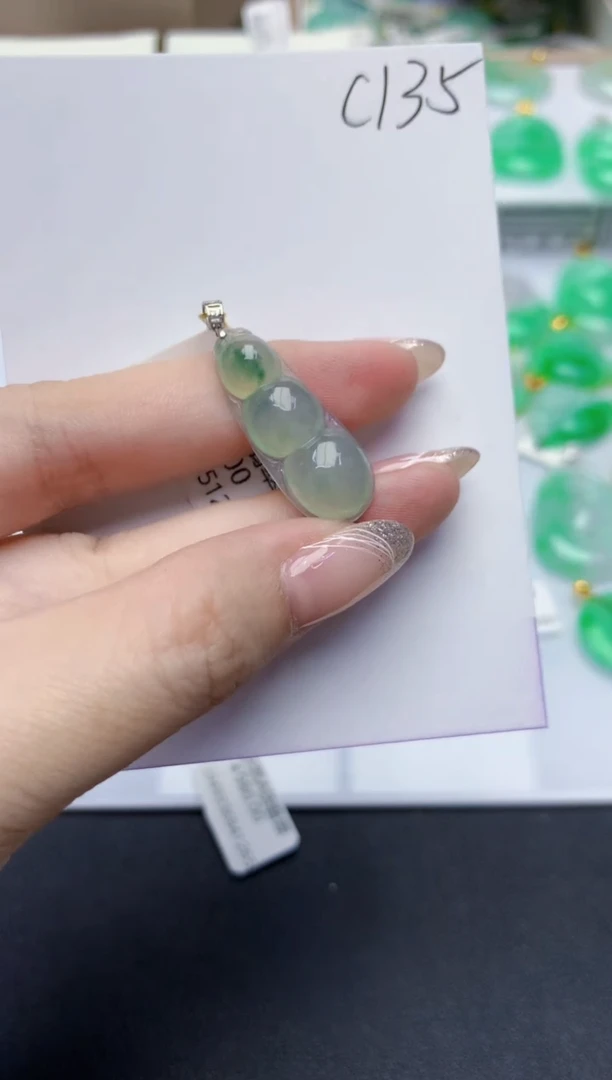 翡翠18K金镶嵌颈饰天然缅甸A货翡翠