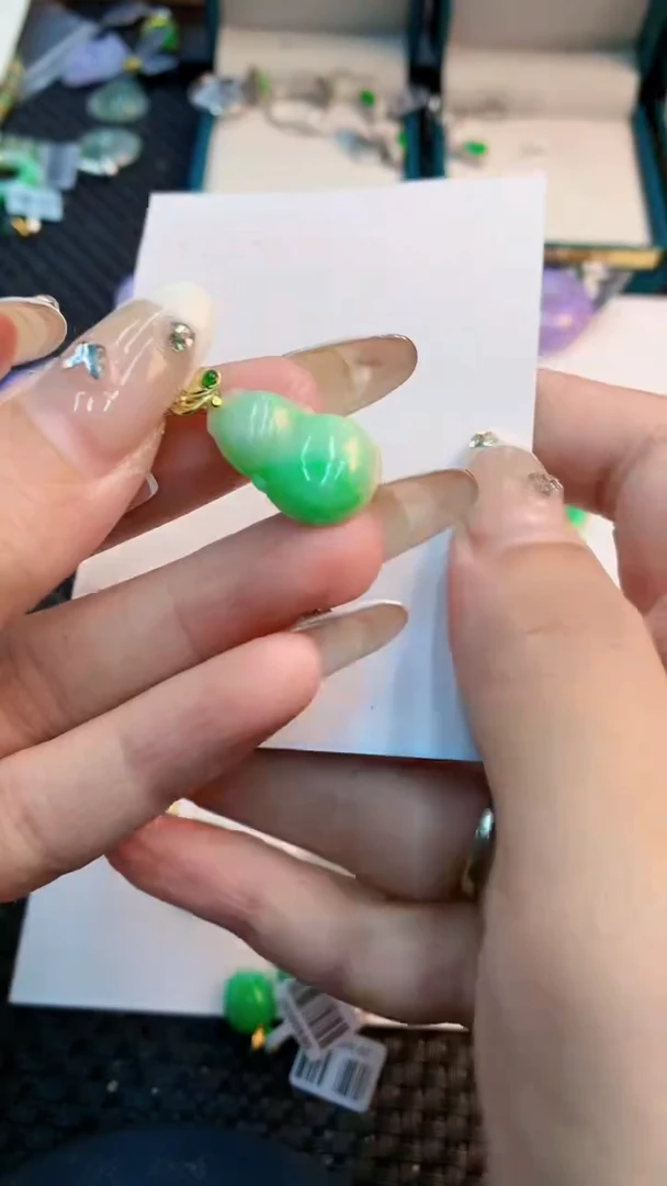 翡翠未镶嵌吊坠(不含链)1