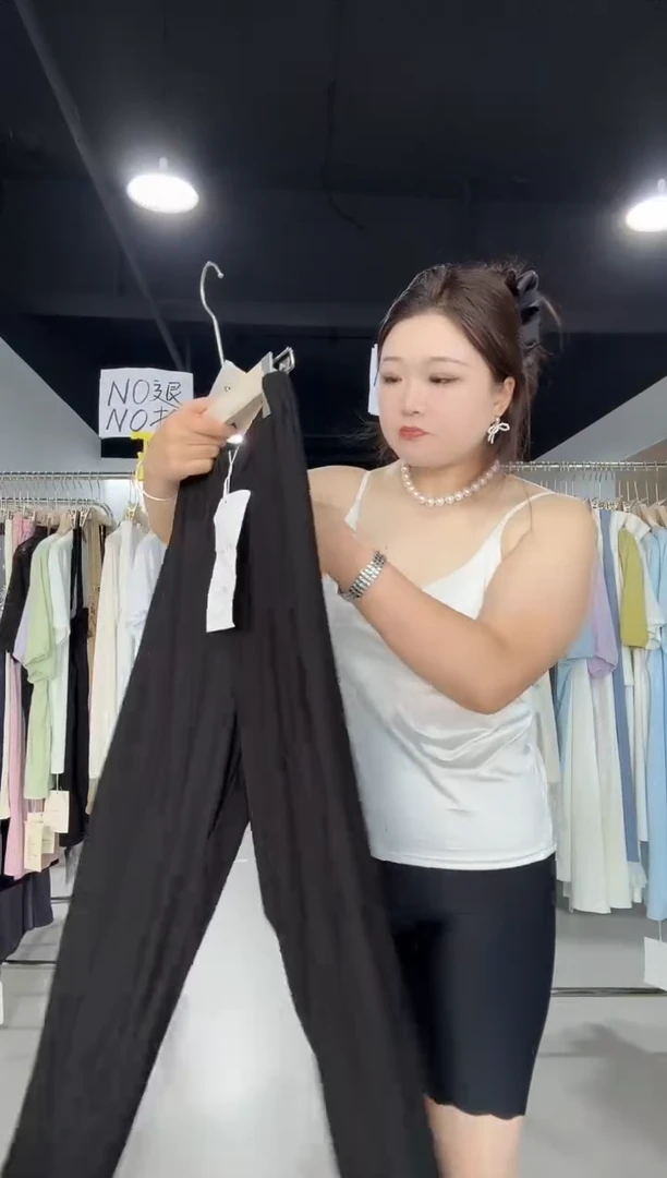 136-黑色裤子M··