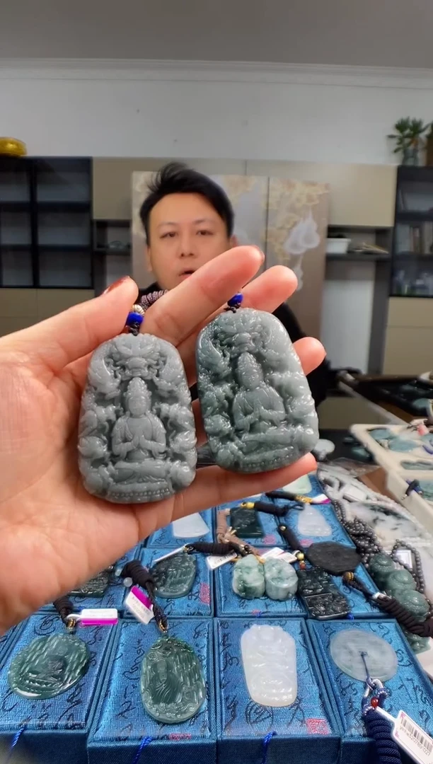 颈饰未镶嵌翡翠  多样性发其一