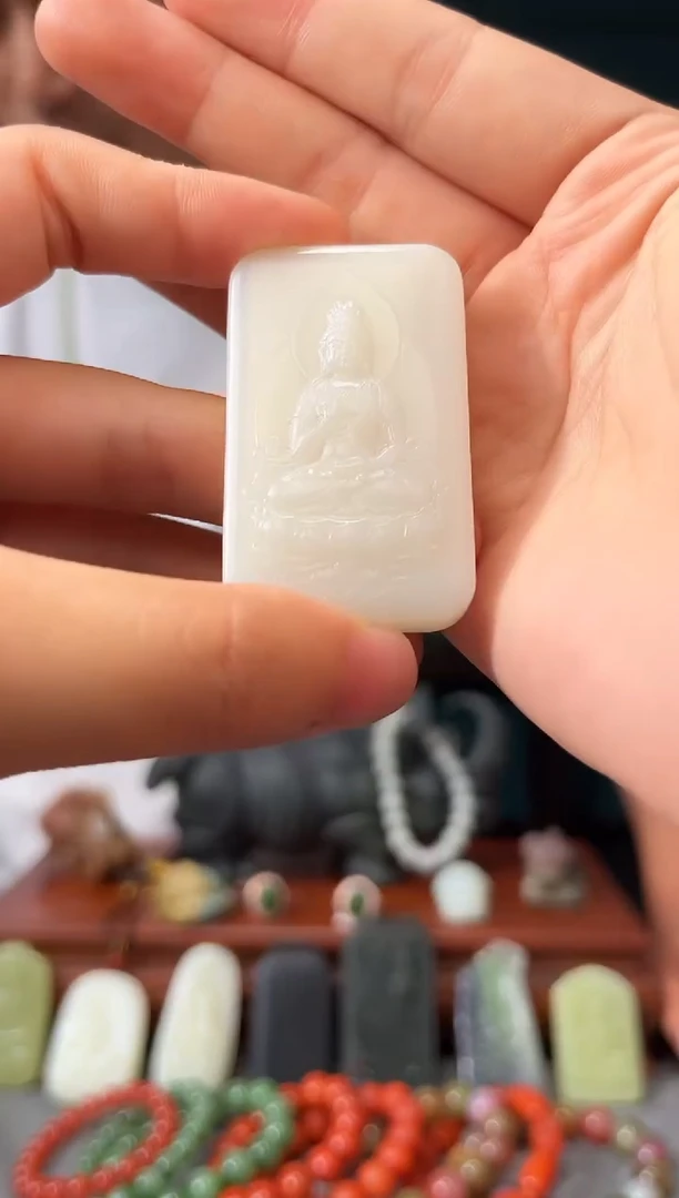 和田玉未镶嵌颈饰吊坠