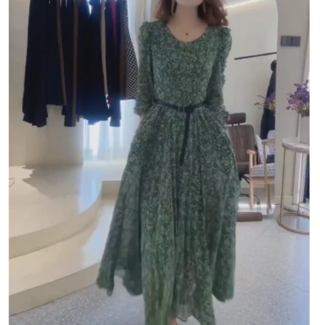 2025春季新款网红同款洋气减龄气质宽松爆款收腰连衣裙ik