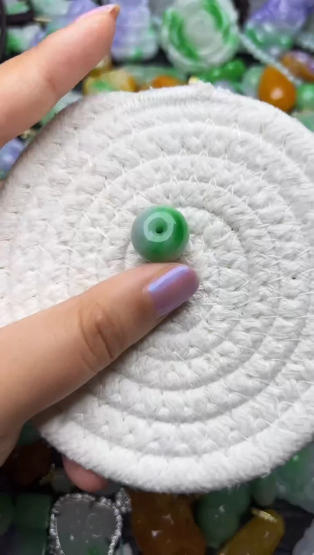 颈饰未镶嵌翡翠缅甸翡翠吊坠