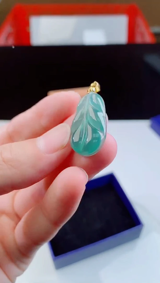 颈饰未镶嵌翡翠   ·