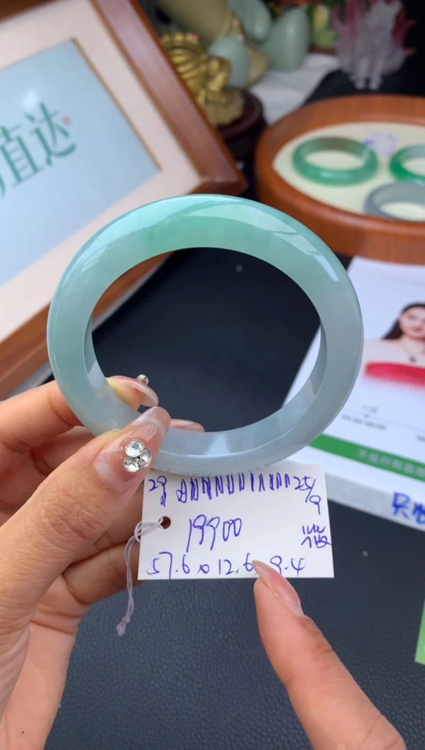 未镶嵌手镯翡翠手镯