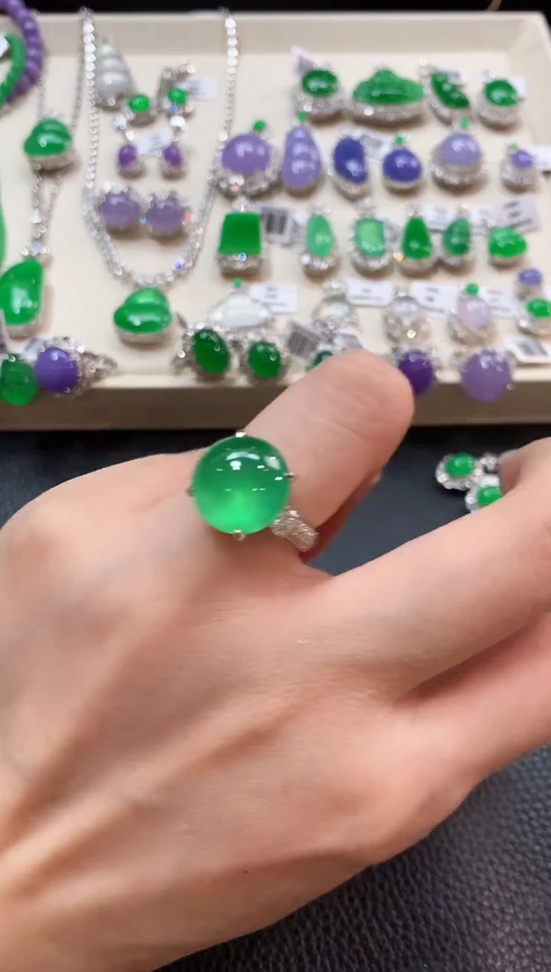 翡翠戒指18K金镶嵌m52