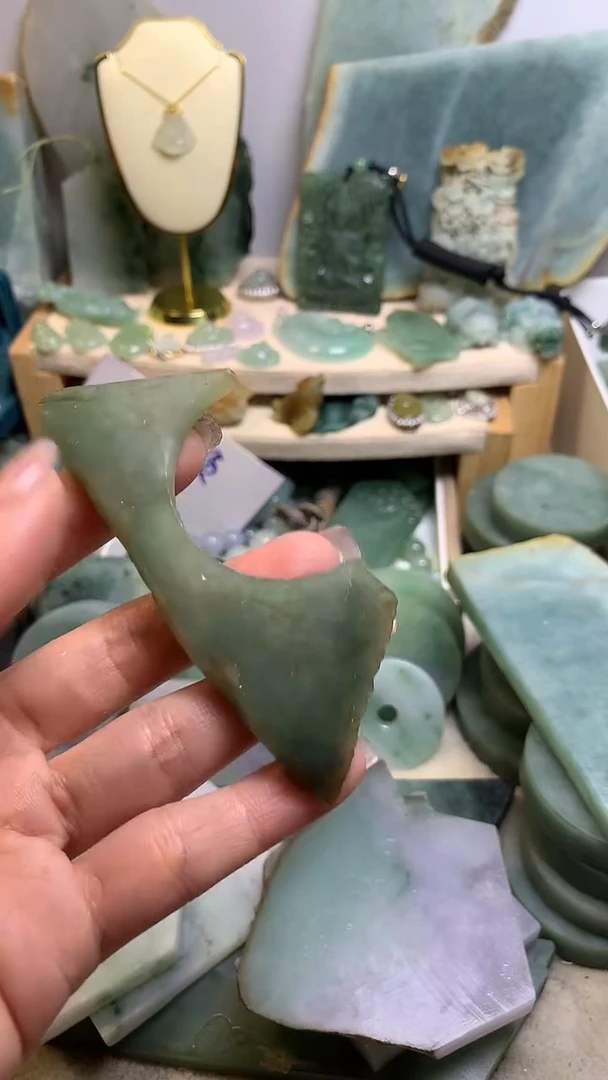 【闪购商品】翡翠挂件未镶嵌缅甸A货翡翠，没有运费险