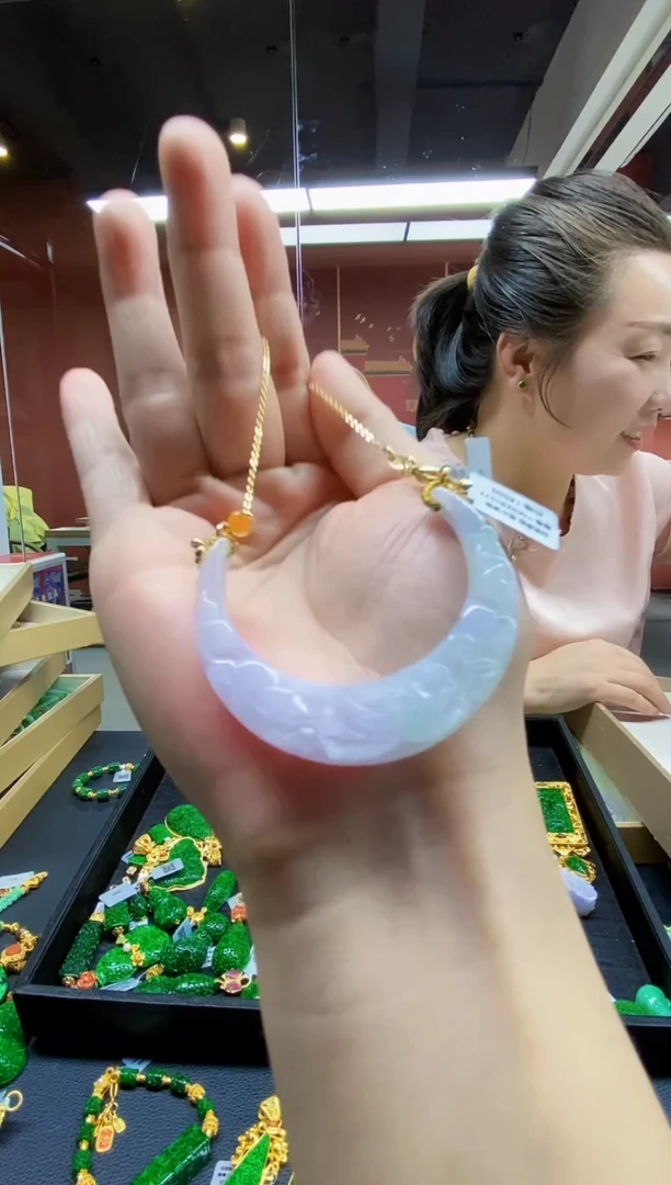 颈饰未镶嵌翡翠吊坠