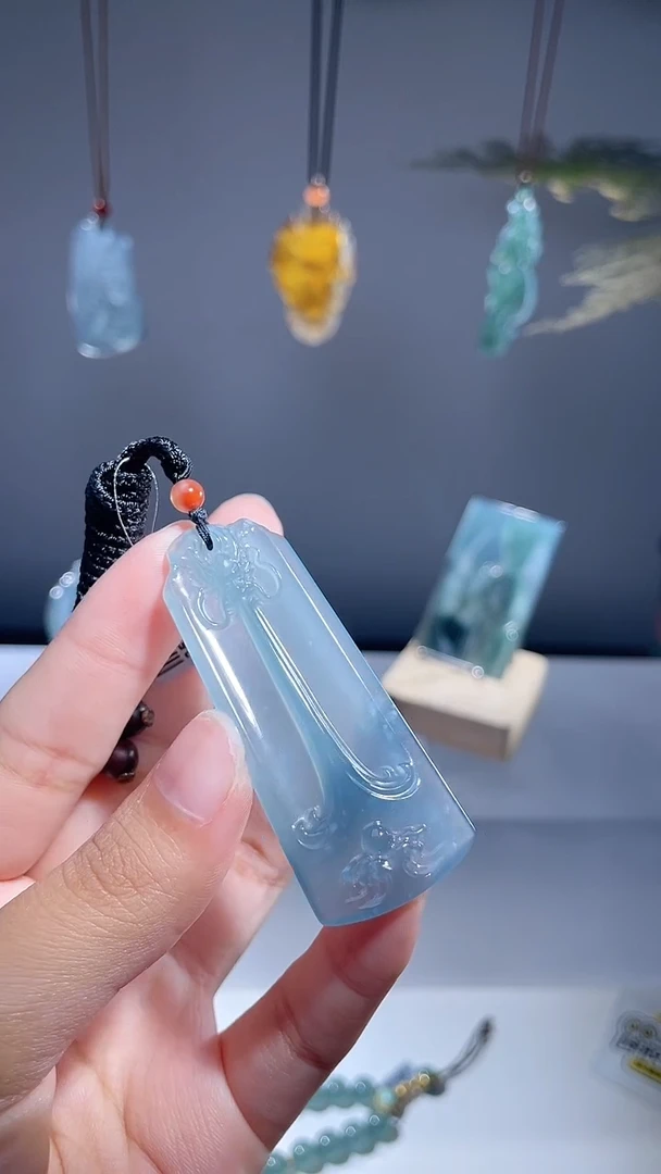 颈饰未镶嵌翡翠龙