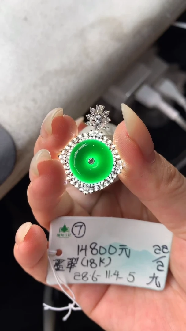 【闪购商品】翡翠颈饰未镶嵌女神节#送礼#，下单联系客服核对地址~