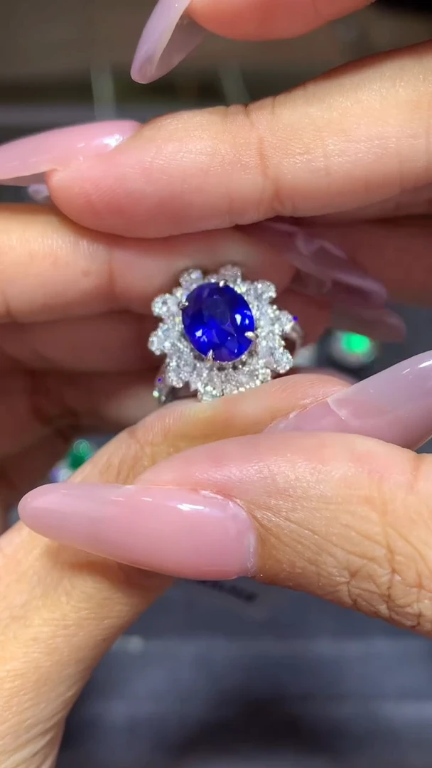 戒指蓝宝石18K金镶嵌3.0CT