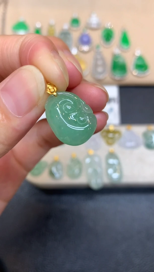 颈饰18K金镶嵌翡翠如意【无服务费多样性发其一