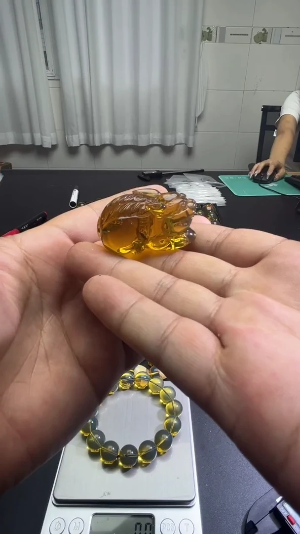 未镶嵌琥珀裸石23