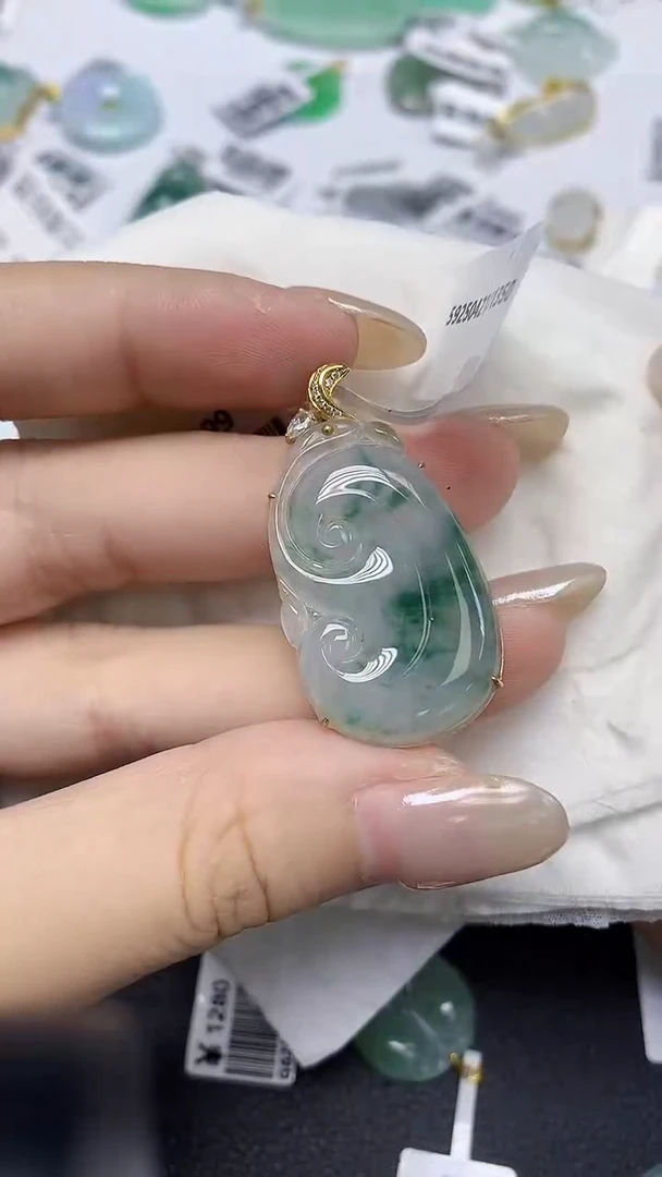 翡翠18K金镶嵌颈饰天然缅甸翡翠A货