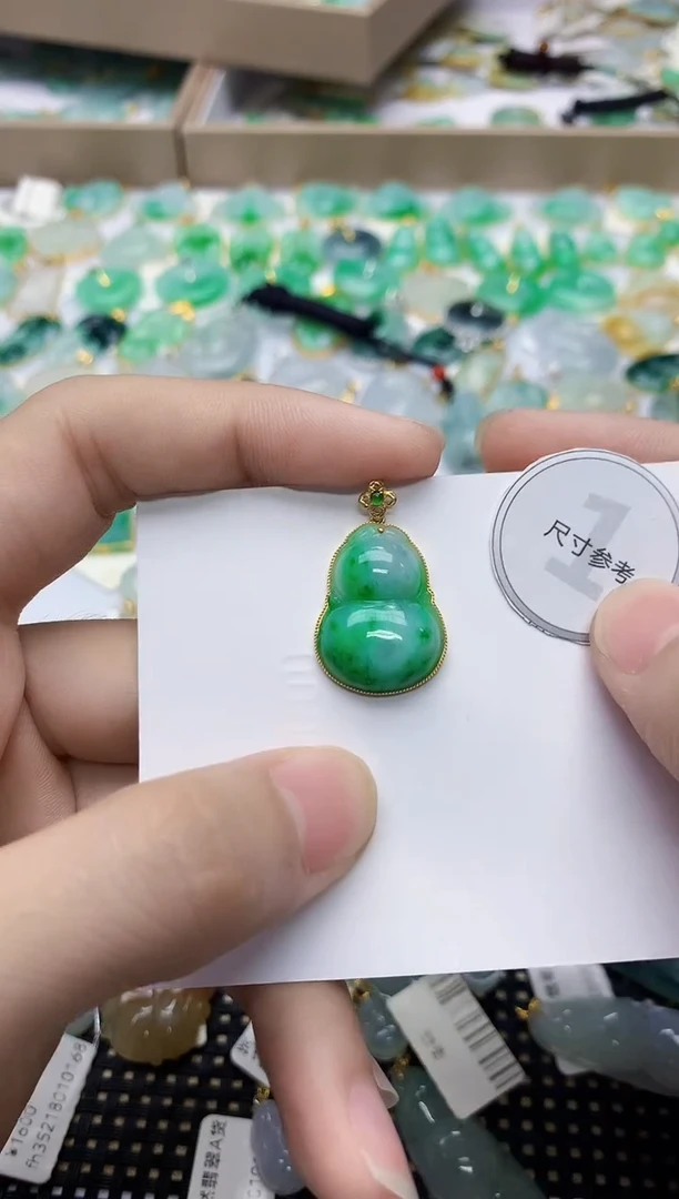 翡翠18K金镶嵌颈饰天然缅甸翡翠A货