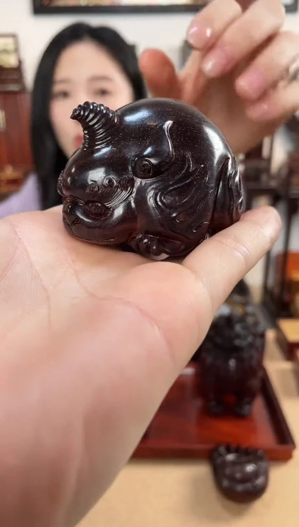 紫檀木类成套家具谛听