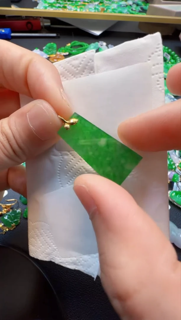 【闪购商品】翡翠吊坠(不含链)18K金镶嵌980