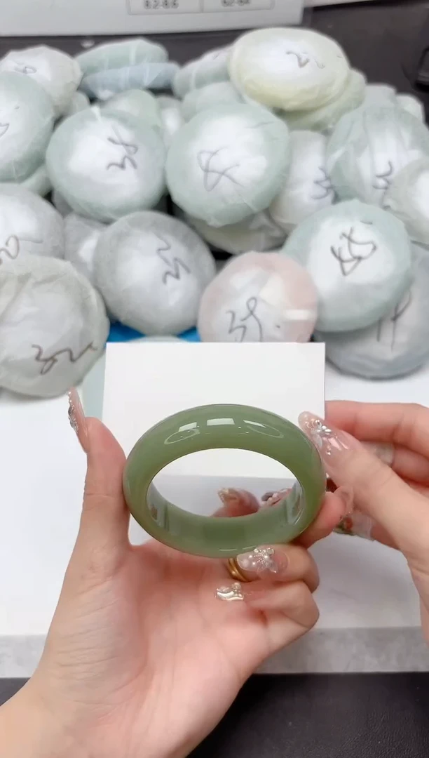 未镶嵌手镯石英质玉74-52.1