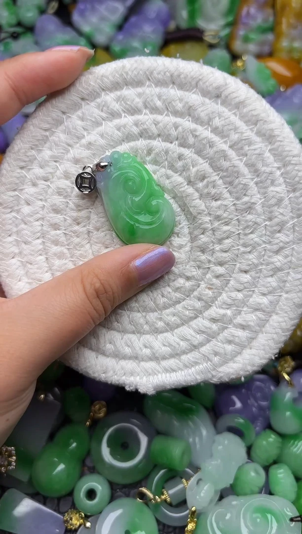 颈饰未镶嵌翡翠加色
