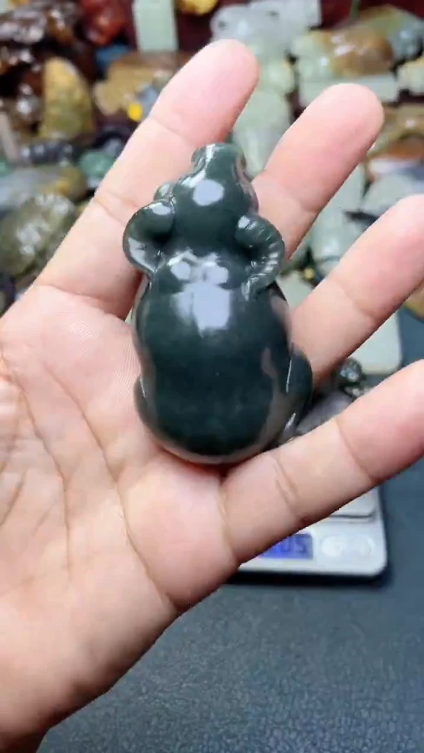 和田玉未镶嵌把件-