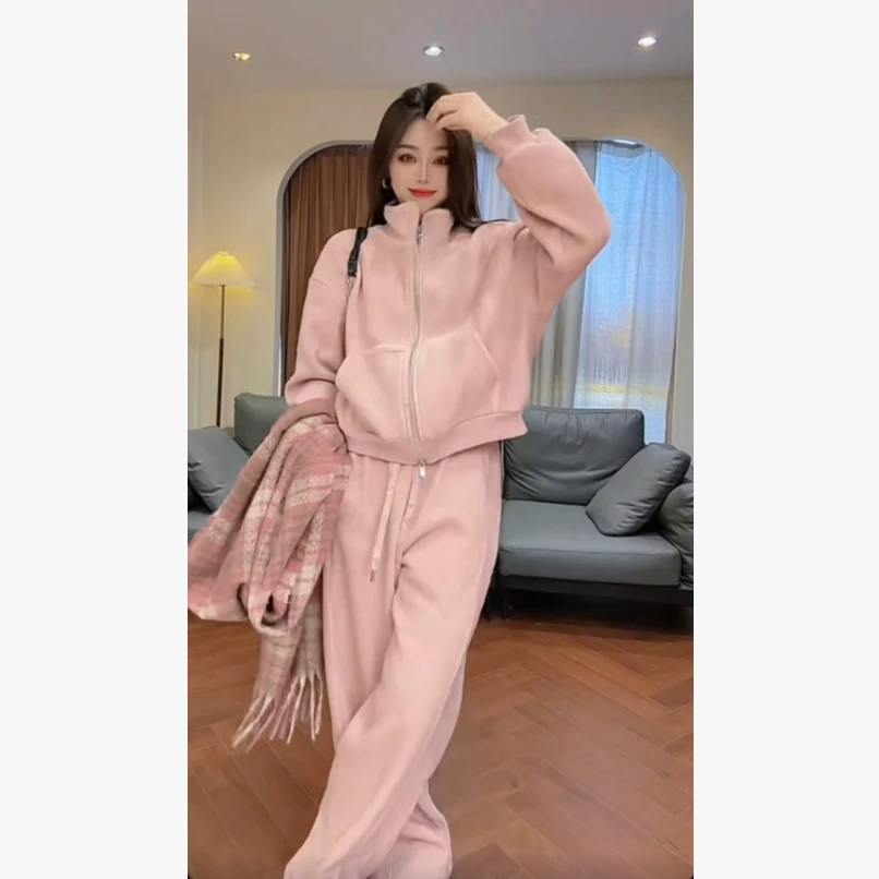 女王家潮牌 粉色毛呢加绒厚款秋冬套装2025立领拉链松紧腰弯刀裤