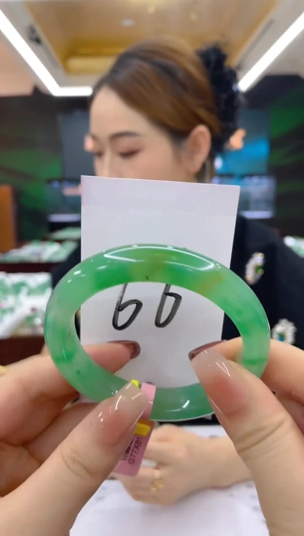 石英质玉（非洲翠）手镯未镶嵌天然冰飘花