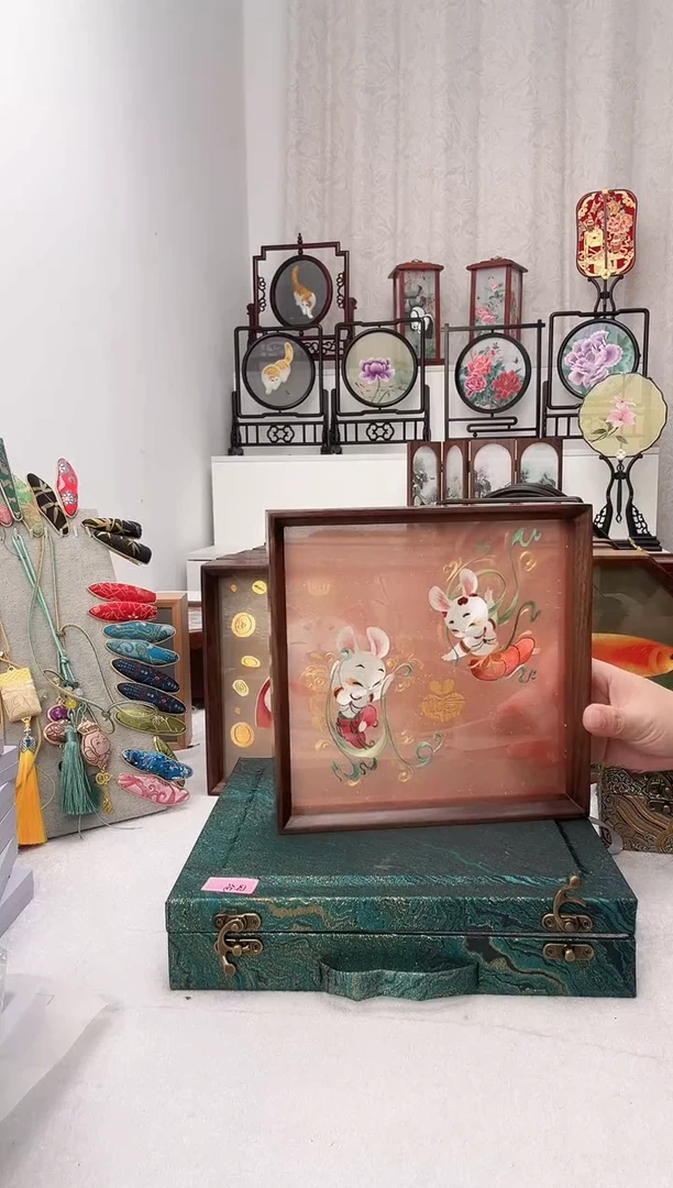 扇子苏绣作品手工摆台
