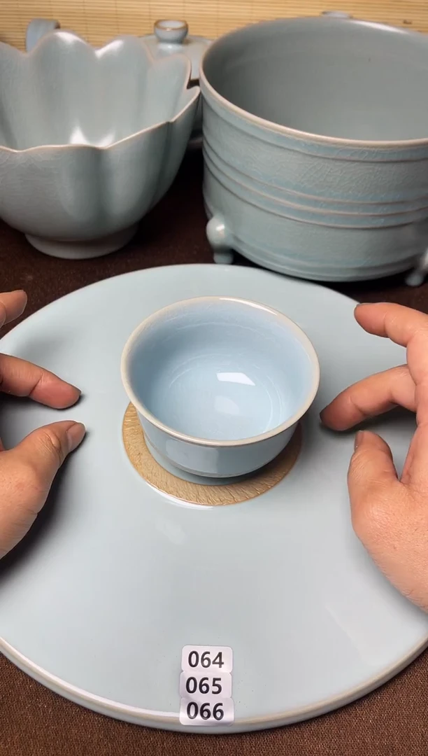 一品一价-微瑕天青釉全手工大压手杯