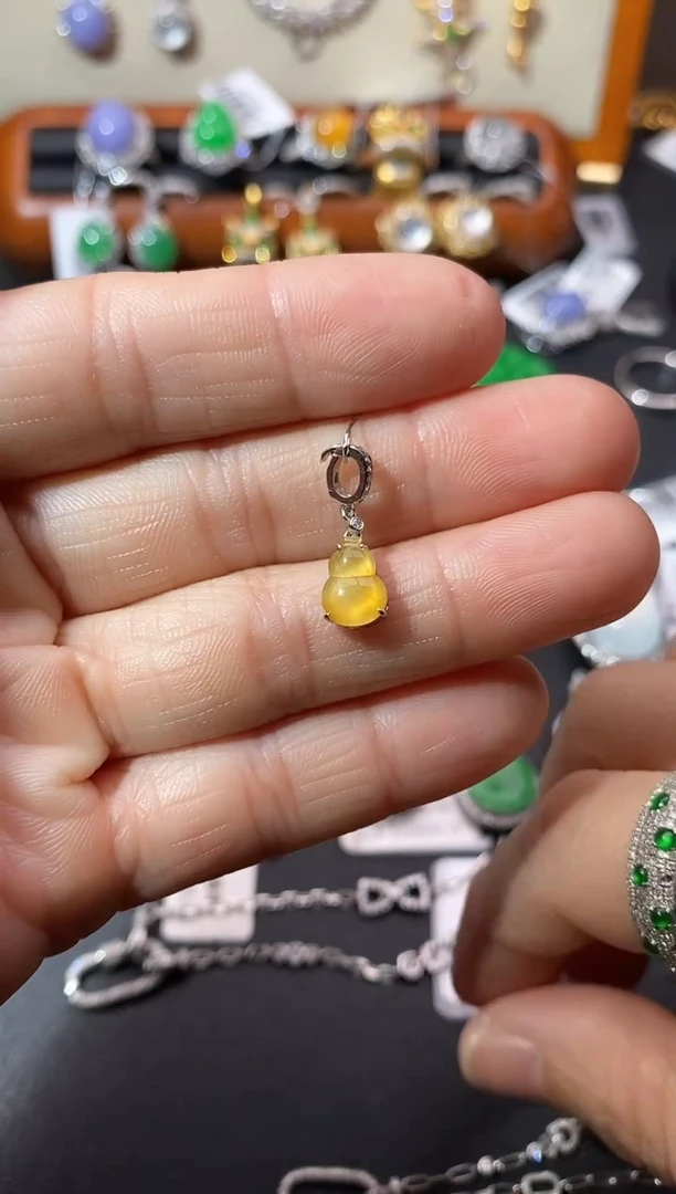 【闪购商品】翡翠吊坠(不含链)18K金镶嵌黄翡葫芦