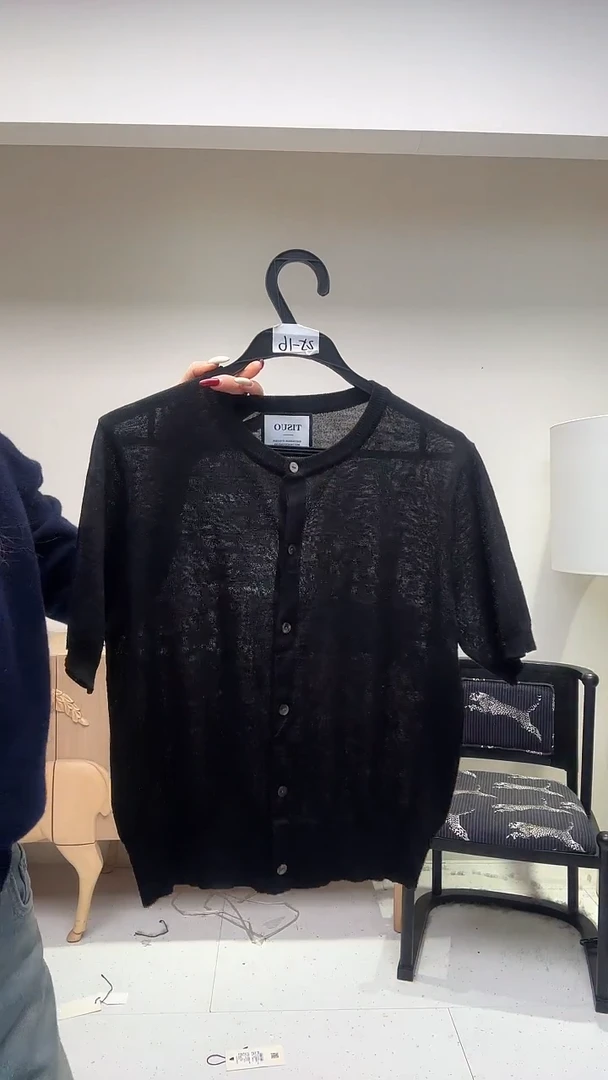 黑色镂空圆领半袖