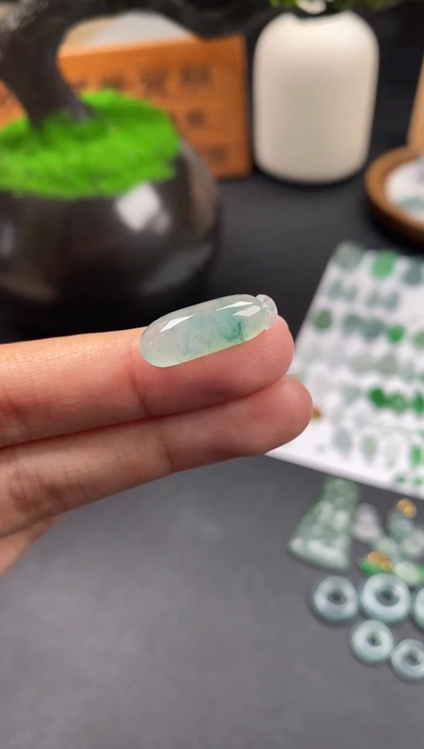 颈饰未镶嵌翡翠翡翠冰种福瓜