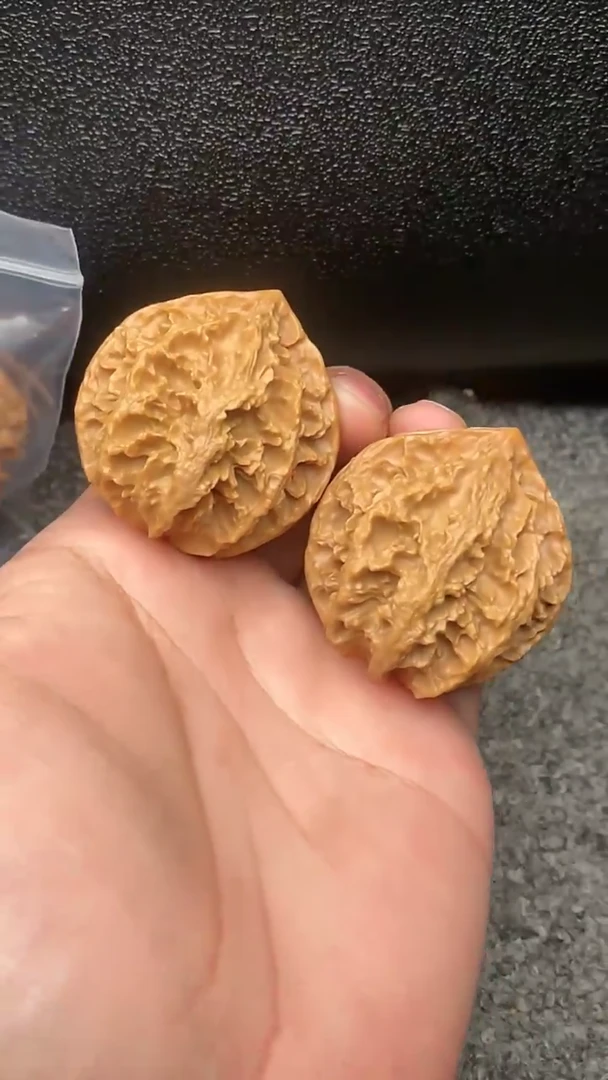 【闪购商品】文玩核桃把件龙鳞纹