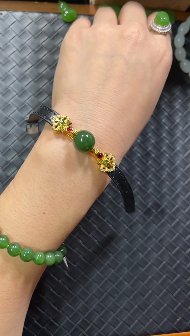 颈饰未镶嵌和田玉（碧玉）单珠手表