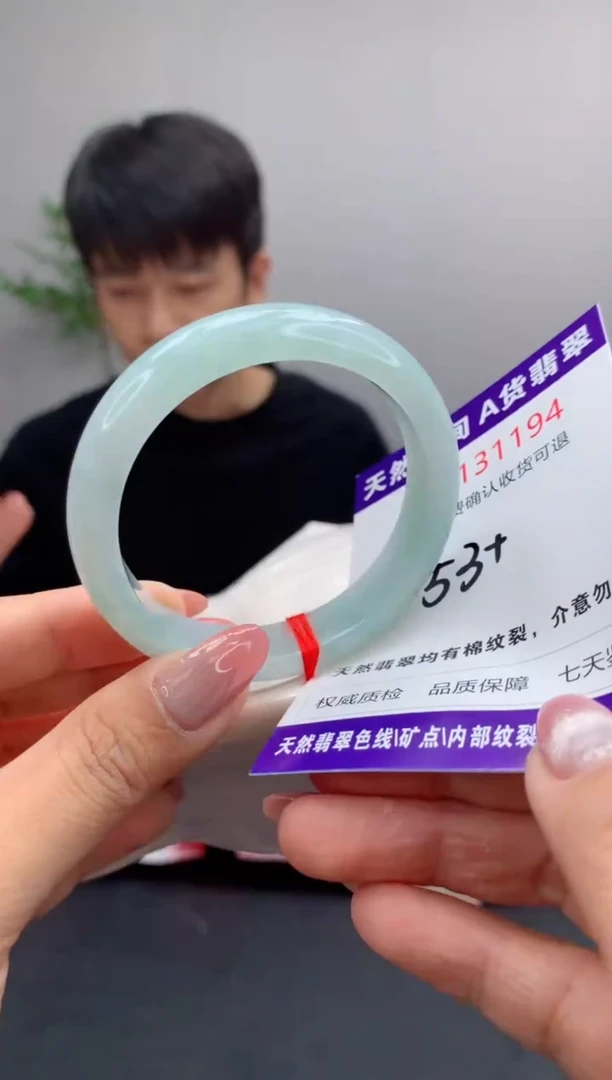 未镶嵌手镯翡翠有纹，完美者勿拍