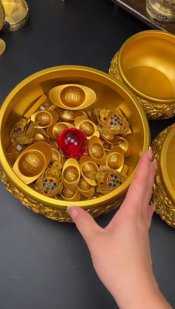 铜30个2号元宝+8个金条（5.3cm）+4个金色金蟾
