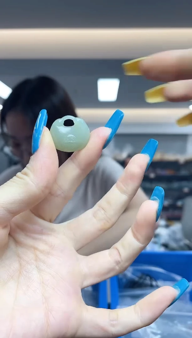 和田玉未镶嵌吊坠(不含链)（多样性发一件）
