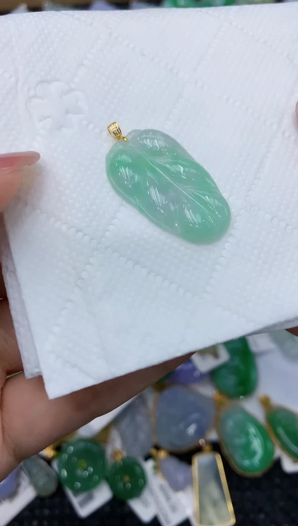 翡翠18K金镶嵌颈饰111111111111