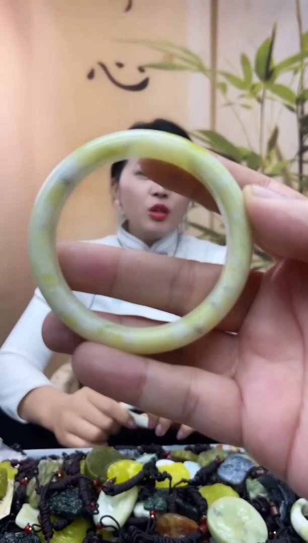 未镶嵌岫玉手镯?****）·