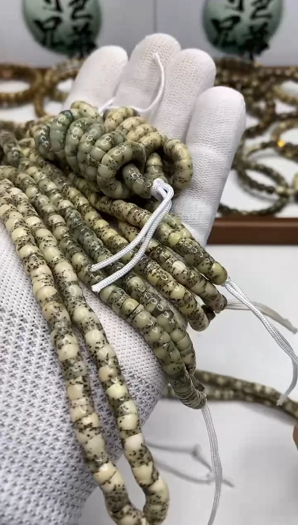 星月菩提手串228 石玉料猪大肠手持 6mm