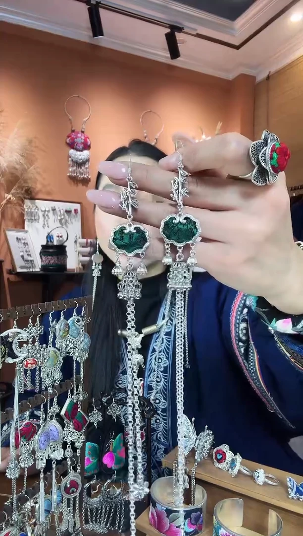 【闪购商品】刺绣纯手工民族风耳环