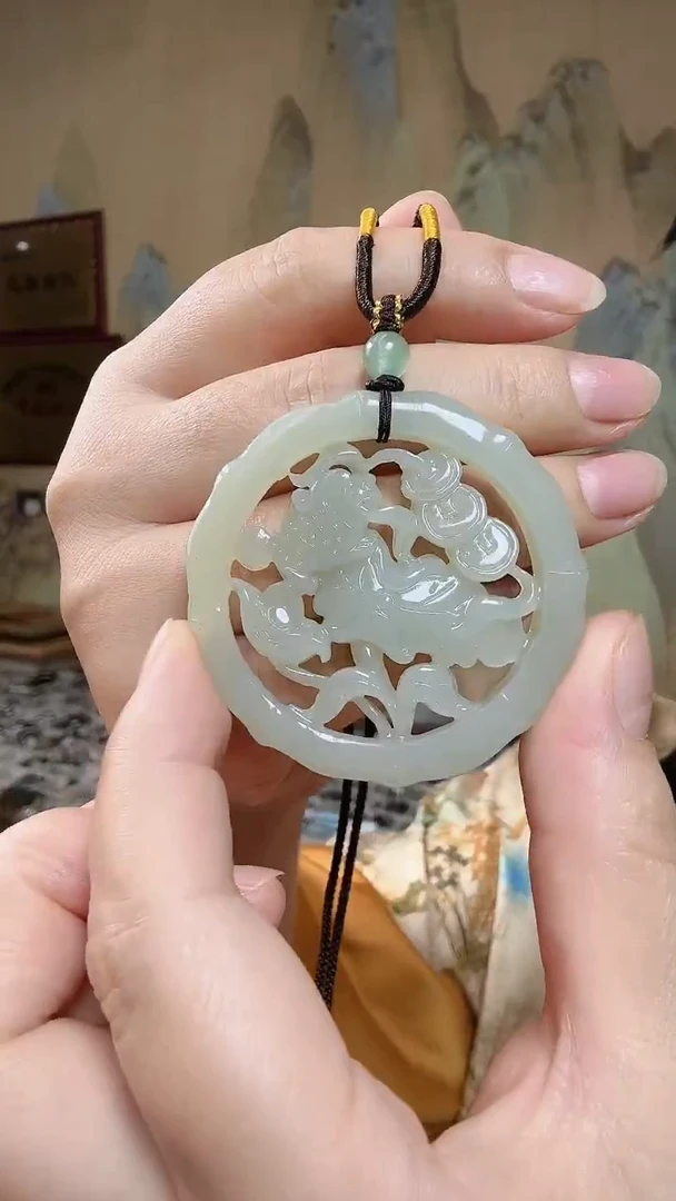 颈饰未镶嵌和田玉.