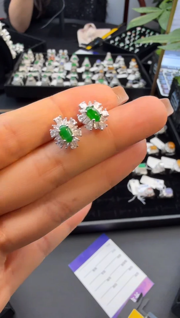 【闪购商品】翡翠耳钉银S925镶嵌翡翠耳钉