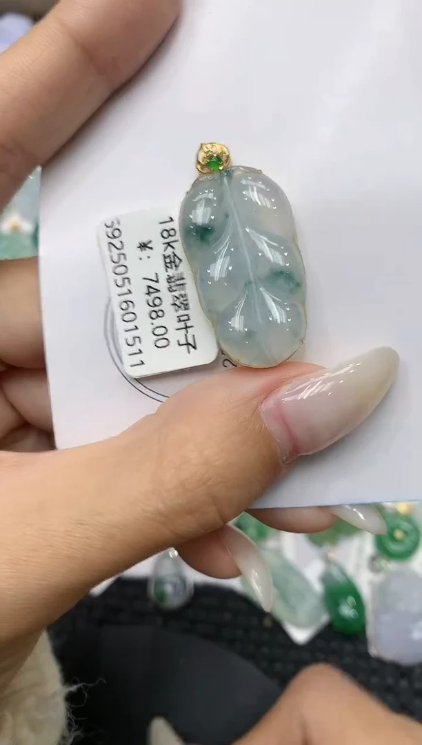 颈饰18K金镶嵌翡翠1